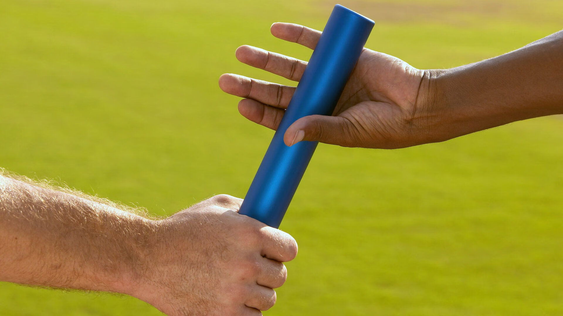 多特蒙德首回合大胜那不勒斯，莱万砍下14记关键球，全场沸腾