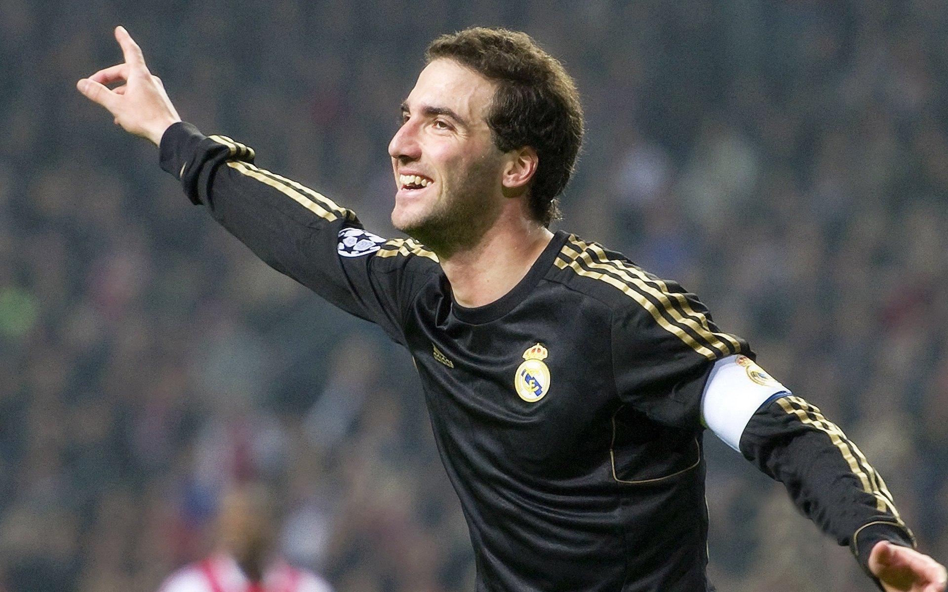 国王杯决赛对决在即!那不勒斯演练定位球,广东男篮密集防守应对