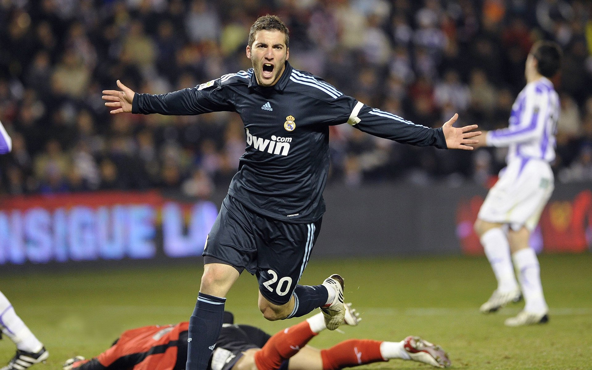 苏炳添复出首秀出彩，费内巴切主场惊险辽宁男篮，豪取8连胜